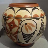 Zia geometric designs on a polychrome pot