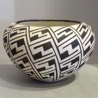 Black and white pot with an ancient Cibola design