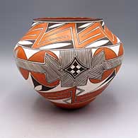 Polychrome jar with fine line, and geometric design
 by Wanda Aragon of Acoma