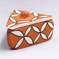 Miniature polychrome triangular jar with triangular lid, all decorated with a pumpkin seed snowflakeA02 designA02
 by Grace Chino of Acoma