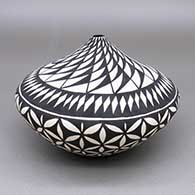 Black and white seed pot with a geometric design
 by Sandra Victorino of Acoma