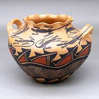 A polychrome high-shoulder jar with handles and a pie crust rim, decorated with a lizard, fineline and geometric design