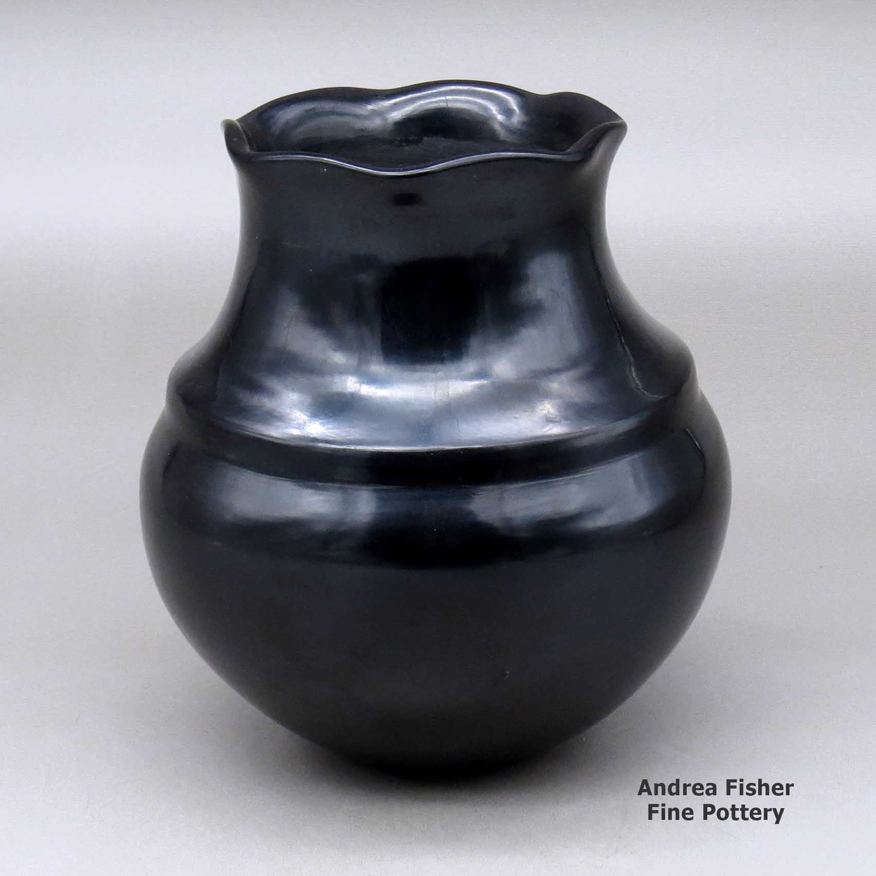 Click or tap to see a larger view A plain polished black double shouldered water jar with a pie crust rim made by Tina Garcia of Santa Clara