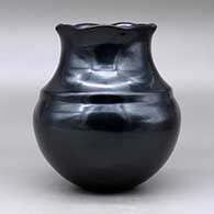 A plain polished black double shouldered water jar with a pie crust rim, click or tap to see a larger version