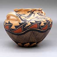 A polychrome high-shoulder jar with handles and a pie crust rim, decorated with a lizard, fineline and geometric design, click or tap to see a larger version