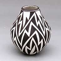 A black-on-white water jar decorated with a lightning bolt geometric design
 by Lucy Lewis of Acoma