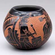 A small, high-shoulder two-tone seed pot decorated with a sgraffito lizard and geometric design on top
 by Forrest Naranjo of Santa Clara