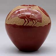 A red seed pot decorated above the shoulder with a sgraffito family of quail, click or tap to see a larger version