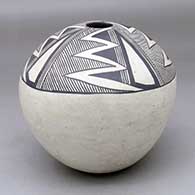 A black on white seed pot decorated with a four-panel fineline, lightning bolt and geometric design above the shoulder
 by Eva Histia of Acoma