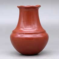 A double-shouldered plain, polished red water jar with a pie crust rim, click or tap to see a larger version