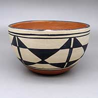 Polychrome bowl with a traditional Kewa design featuring geometric elements
 by Vidal Aguilar of Santo Domingo