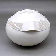 A white seed pot decorated with an applique ribbon and bear paw with cutouts for the claws, click or tap to see a larger version