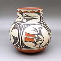 Polychrome jar with a Santo Domingo bird and geometric design
 by Hilda Coriz of Santo Domingo