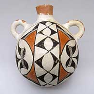 A polychrome canteen decorated with a geometric design
 by Unknown of Acoma