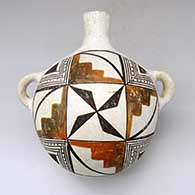 A polychrome canteen with side handles and decorated on the upper side with a geometric design
 by Unknown of Acoma