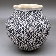 A black on white jar with as pie crust rim, decorated with a geometric design
 by Unknown of Acoma