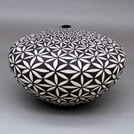 A black-on-white seed pot decorated with a North Star snowflake geometric design
 by Sandra Victorino of Acoma