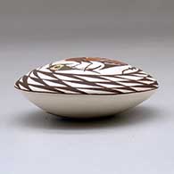 A polychrome seed pot decorated above the shoulder with a cloudeater, fish and spiral mesa geometric design, click or tap to see a larger version