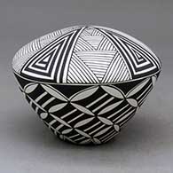 A black on white seed pot decorated with a yucca-leaf snowflake, fineline and geometric design, click or tap to see a larger version