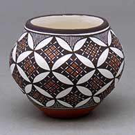 Click for a larger view A small polychrome jar decorated with a yucca leaf snowflake, fineline and geometric design
by Amanda Lucario of Acoma