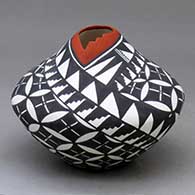 A polychrome jar with a kiva step cut opening and decorated with a yucca leaf snowflake and geometric design
 by Sandra Victorino of Acoma