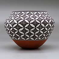 A polychrome jar decorated around the body with a yucca leaf snowflake, fineline and geometric design, click or tap to see a larger version