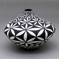 A black on white tear drop jar decorated with a pumpkin seed snowflake geometric design
 by Sandra Victorino of Acoma