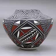 A polychrome jar decorated with a fineline, spiral, feather and geometric design, click or tap to see a larger version