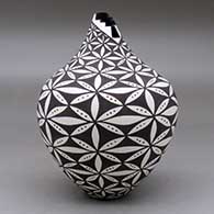 A polychrome tear drop jar with a kiva step cut opening and decorated with a pumpkin seed snowflake and geometric design, click or tap to see a larger version