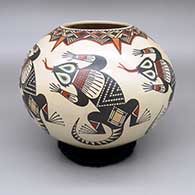 Polychrome jar with a lizard and geometric design
 by Roberto Banuelos of Mata Ortiz and Casas Grandes