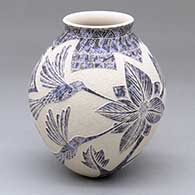 A blue-on-white jar decorated with a sgraffito hummingbird, flower, leaf, branch and geometric design
 by Hector Quintana of Mata Ortiz and Casas Grandes